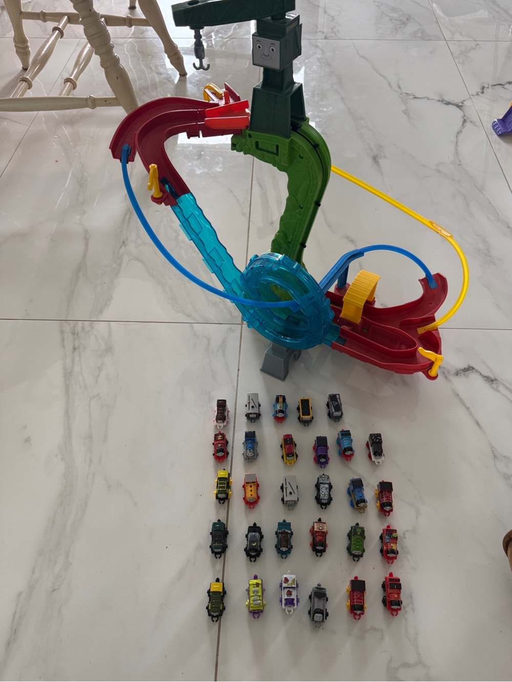Thomas & Friends Multi-Track Action Set with Red, Green, Blue and Yellow Pieces